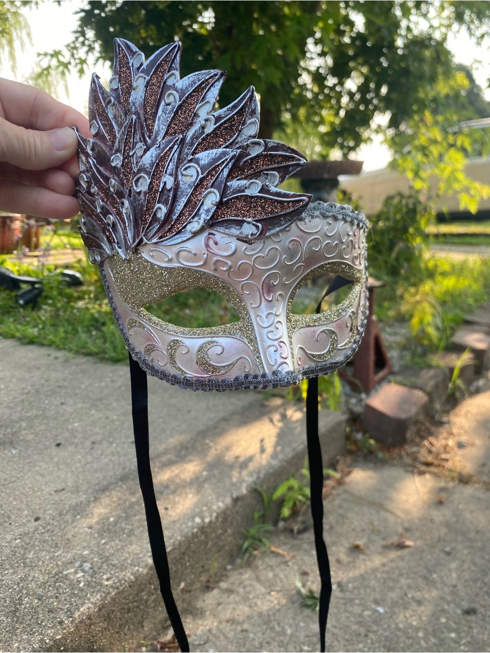 Elegant Pink and Gold Venetian Feathered Masquerade Mask